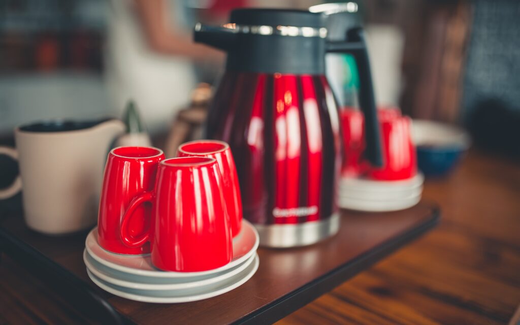 Red kettle and cups